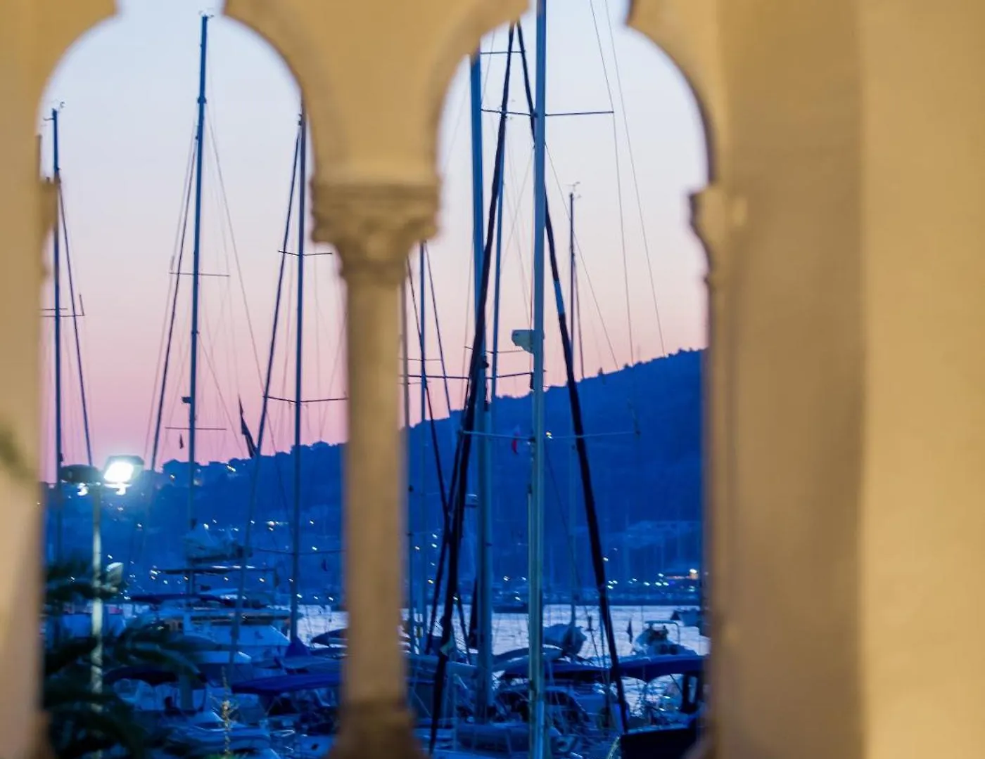 Bifora Heritage Hotel Trogir 4*,