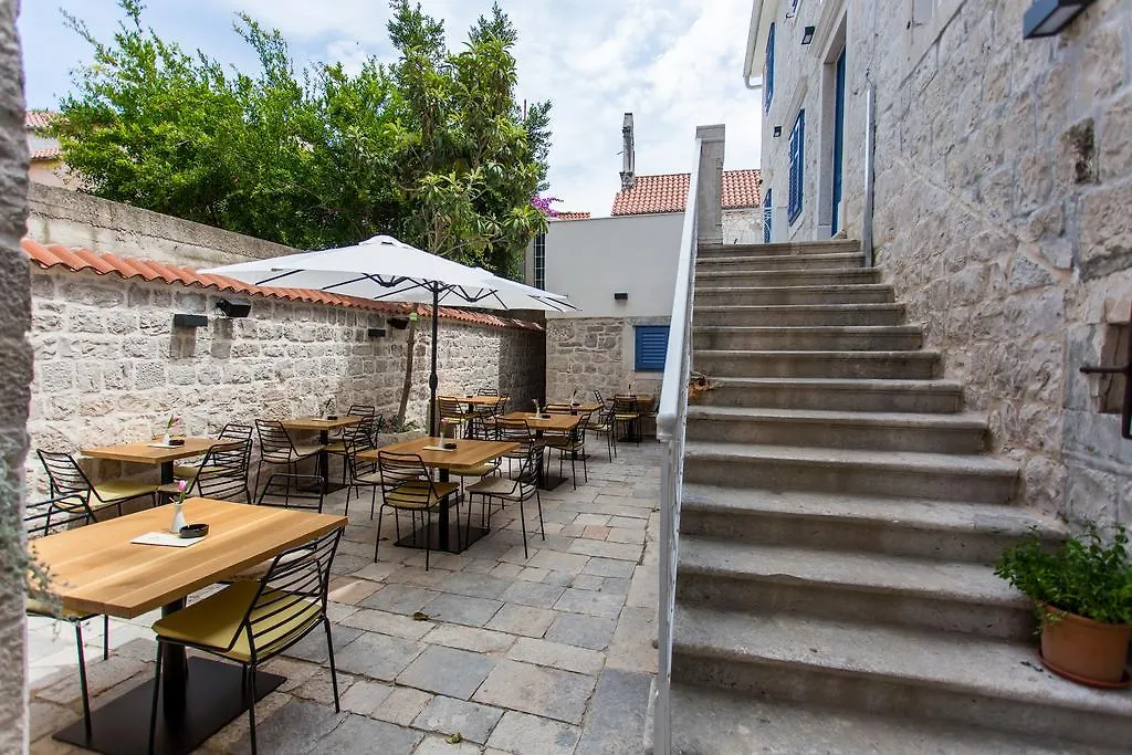 Bifora Heritage Hotel Trogir 4*,