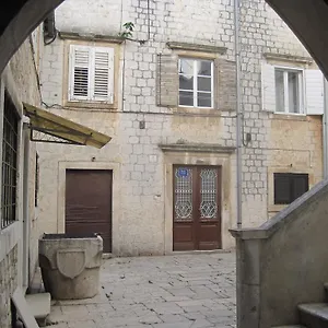 Mira Trogir